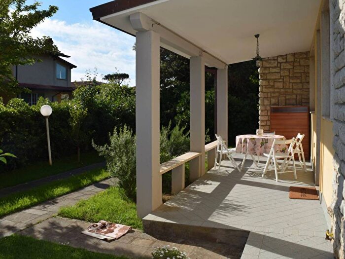 Appartamento con 5 locali in affitto in Via Castruccio Castracani, Pietrasanta