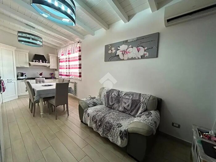 Appartamento trilocale in vendita in Via Agnetta, Palermo