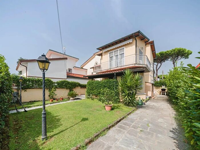 Casa trilocale in vendita in Viareggio