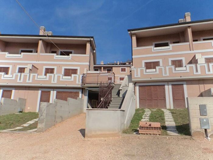 Appartamento quadrilocale in affitto in Via Rocchette, Forano
