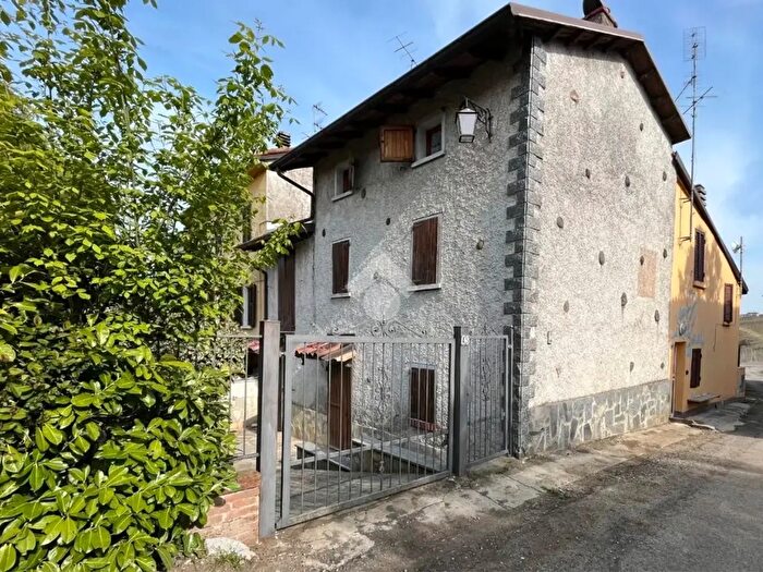 Casa quadrilocale in vendita in Località Valdamonte, Santa Maria Della Versa