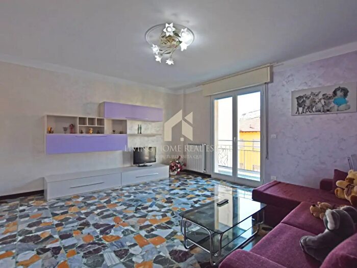 Appartamento trilocale in vendita in Via Peirogallo, Sanremo