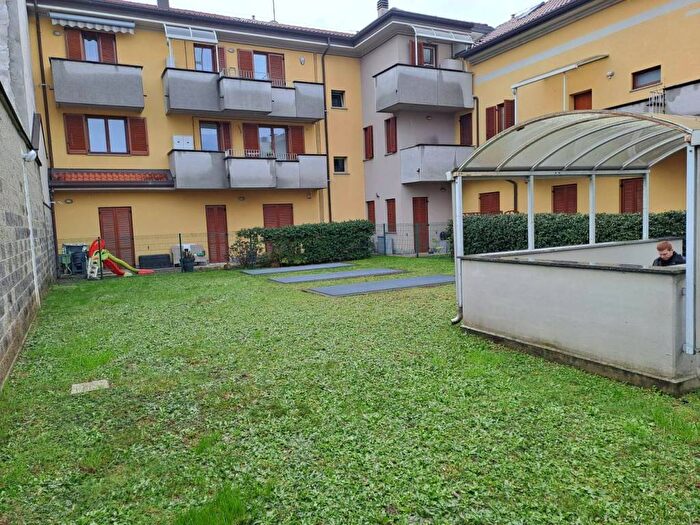 Appartamento trilocale in affitto in Via Trieste, Desio