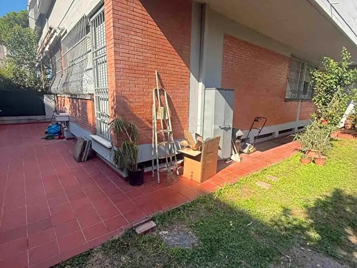 Appartamento con 6 locali in vendita in Massa