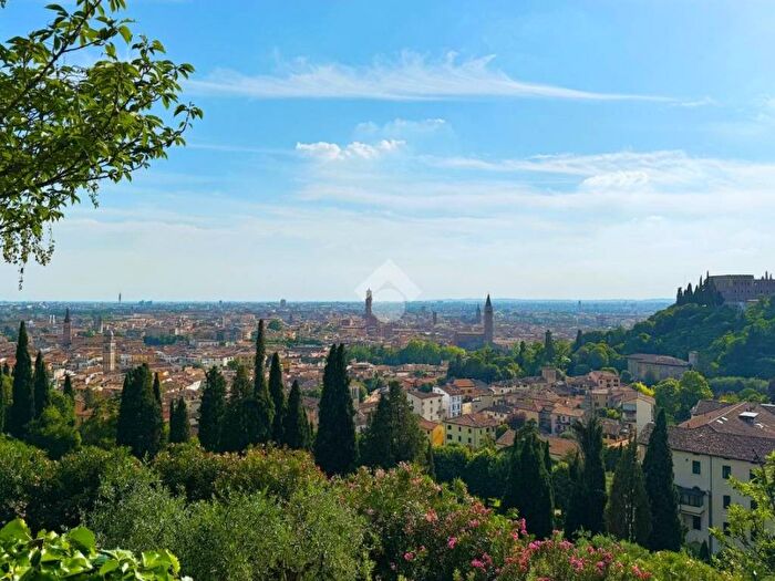 Appartamento monolocale in affitto in Veronetta, Verona