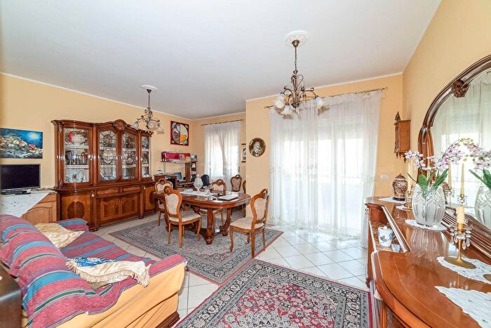 Appartamento con 5 locali in vendita in Viale Nitta, Catania