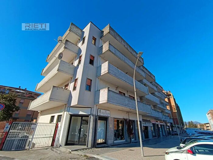 Appartamento con 5 locali in vendita in Via delle Orchidee, Rieti