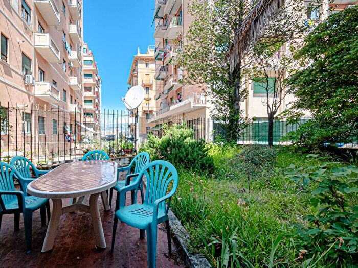 Appartamento trilocale in affitto in Via Argonne, Albaro, Genova