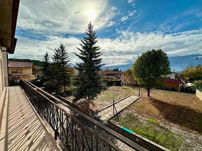 Casa con 5 locali in vendita in Via San Demetrio, Poggio Picenze