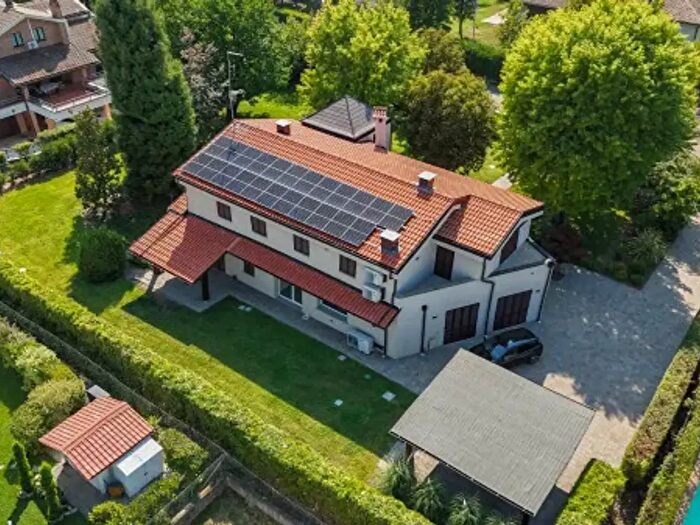 Casa con 6 locali in vendita in Via Vincenzo Re, Parma