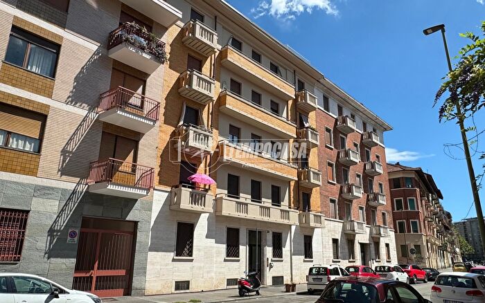 Appartamento trilocale in vendita in Via Piedicavallo, Torino