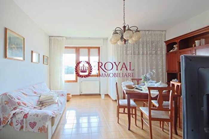 Appartamento quadrilocale in vendita in Via Pasquale Villari, Livorno