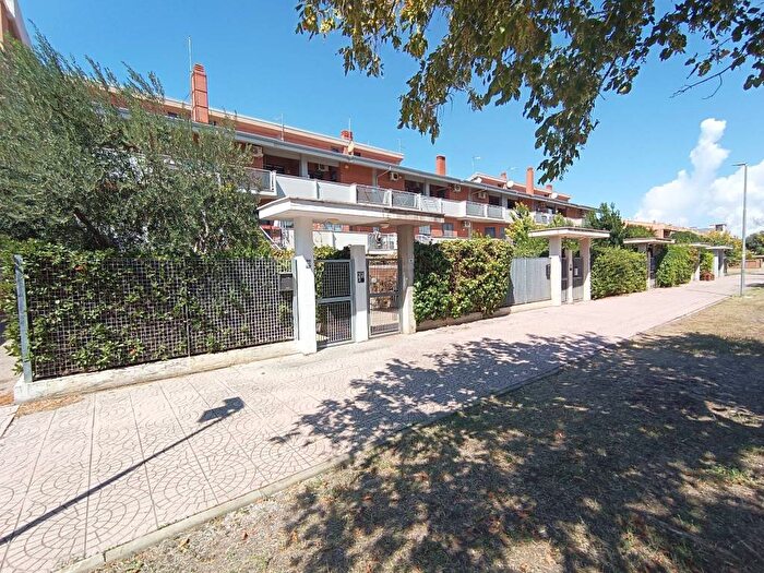 Casa quadrilocale in vendita in Via Federico Spera, Comparto Biccari, Foggia