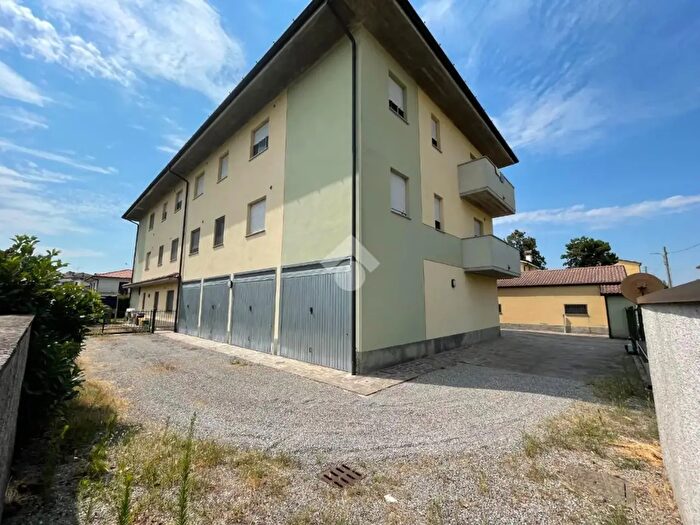 Appartamento trilocale in vendita in Via a Assandri, Vailate