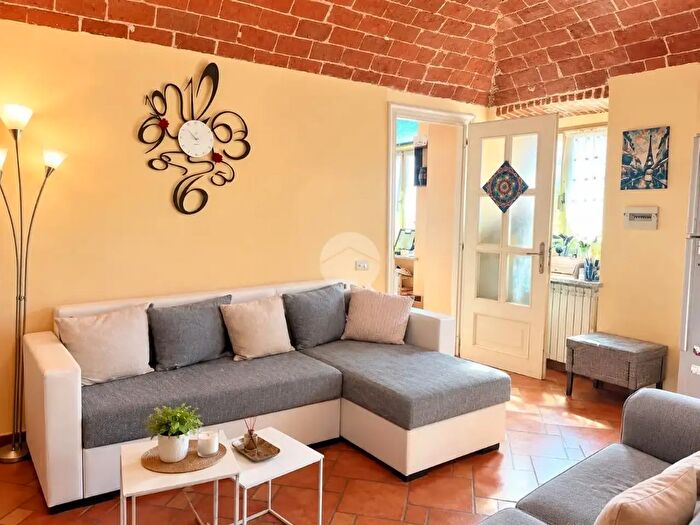 Casa con 6 locali in vendita in Via del Carmine, Candelo