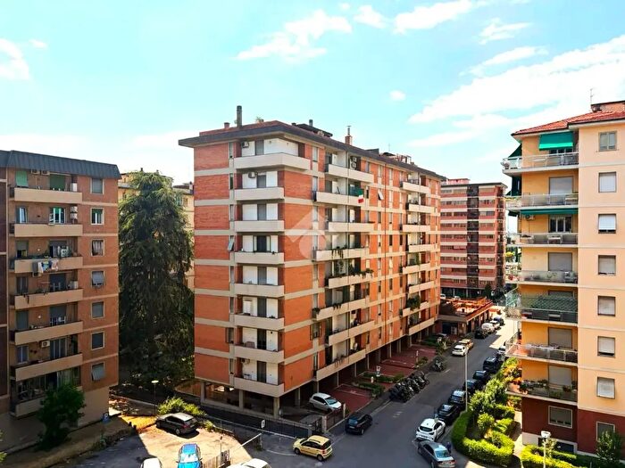 Appartamento quadrilocale in vendita in Via Bisenzio, Firenze