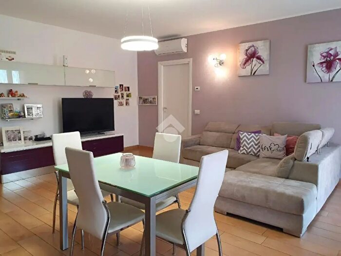 Appartamento trilocale in vendita in Strada Privata Elsa Morante, Robecco Sul Naviglio