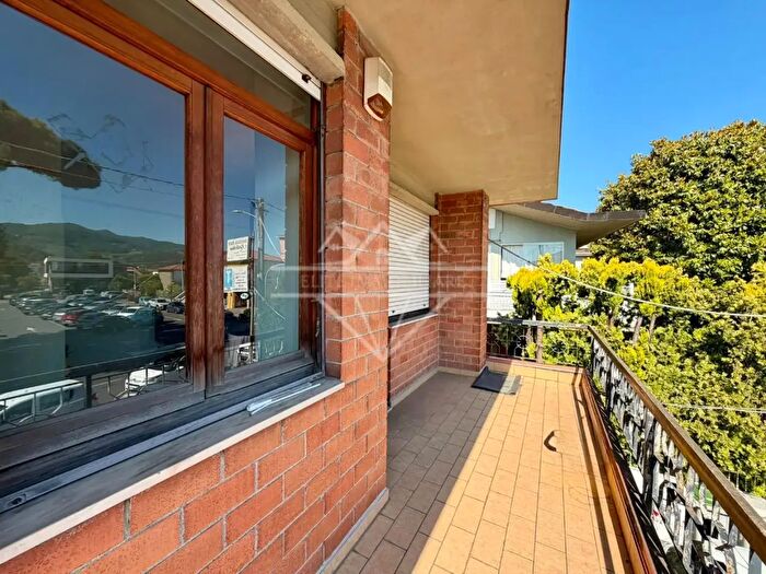 Appartamento con 5 locali in vendita in Luni