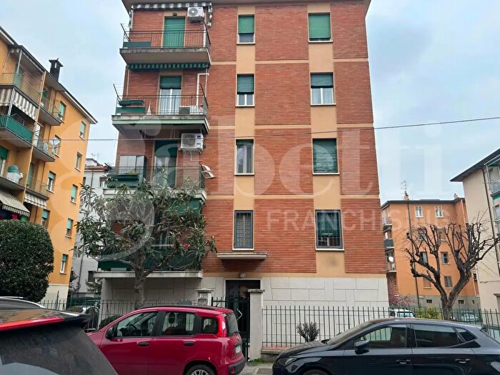 Appartamento trilocale in vendita in Via Ponchielli, Bologna