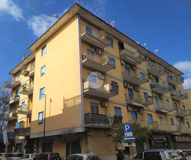 Appartamento trilocale in vendita in Corso B Buozzi, Napoli