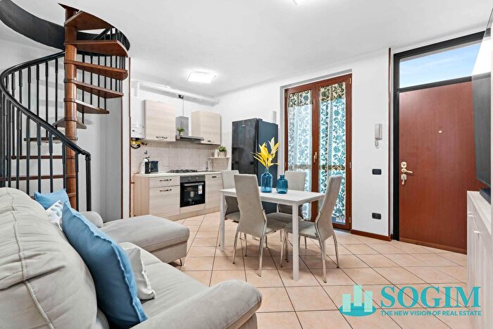 Appartamento bilocale in vendita in Via Caglio, Lesmo