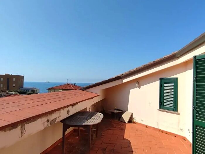 Casa con 6 locali in affitto in Livorno