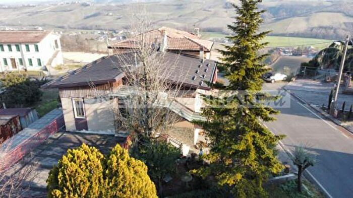 Casa con 6 locali in vendita in Strada Bacedasco, CastellArquato