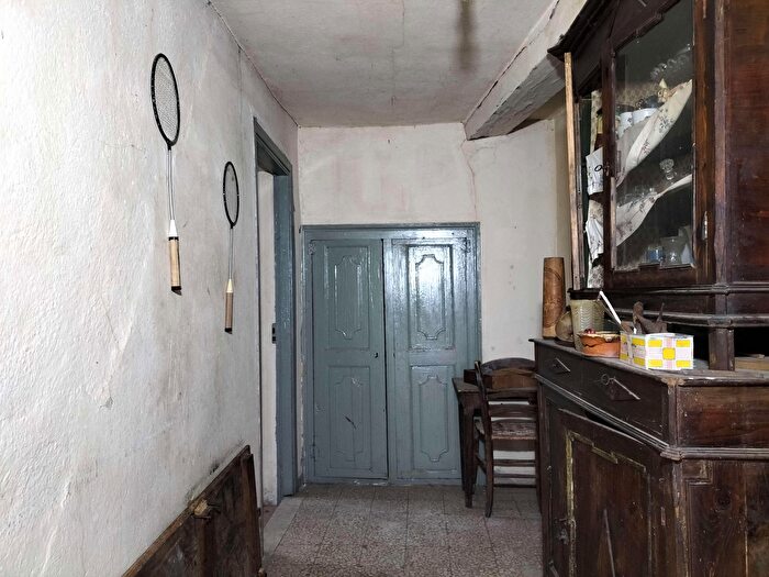 Casa con 6 locali in vendita in Piazza IV Novembre, Cosio Di Arroscia