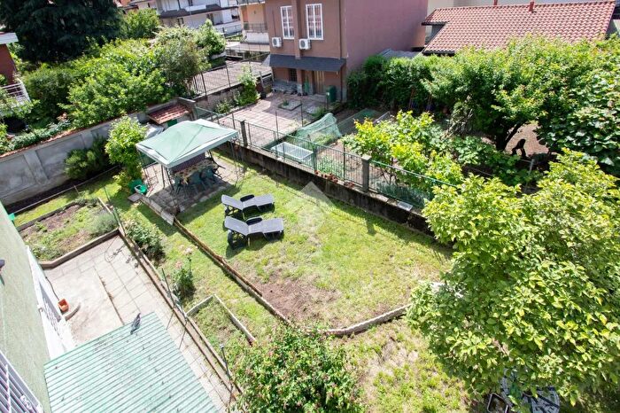 Casa con 9 locali in vendita in Via Alessandro Manzoni, Vimodrone