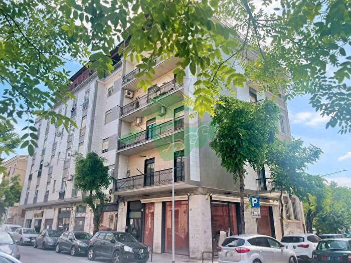 Appartamento con 5 locali in vendita in Via Luigi Zuppetta, Foggia