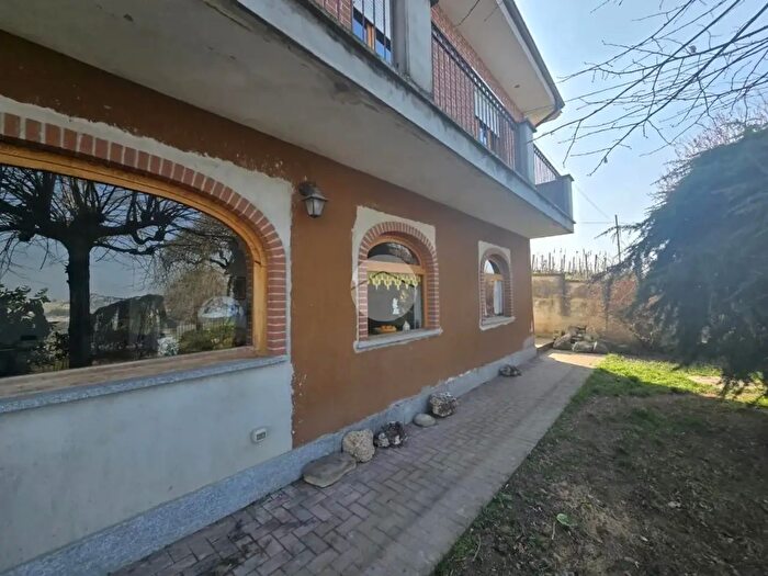 Casa con 10 locali in vendita in Frazione San Martino, Castiglione Tinella
