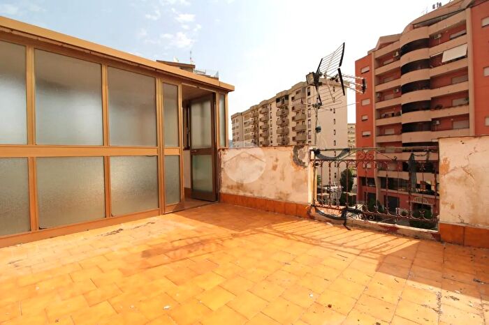 Appartamento trilocale in vendita in Vicolo Carollo, Palermo