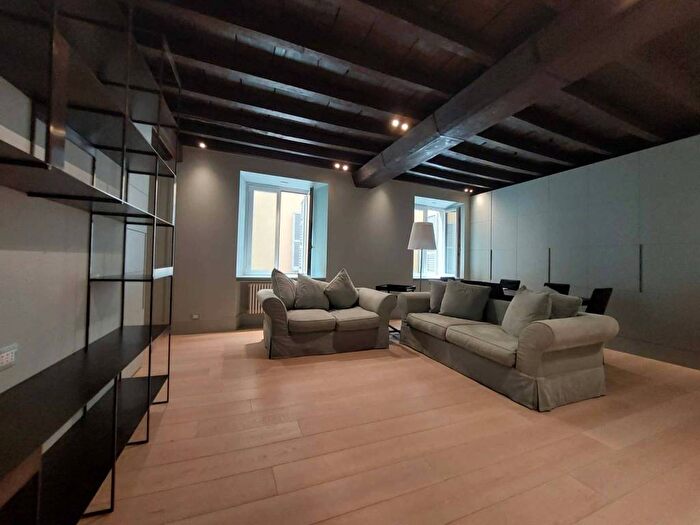 Appartamento quadrilocale in affitto in Via Fiori Chiari, Brera, Milano