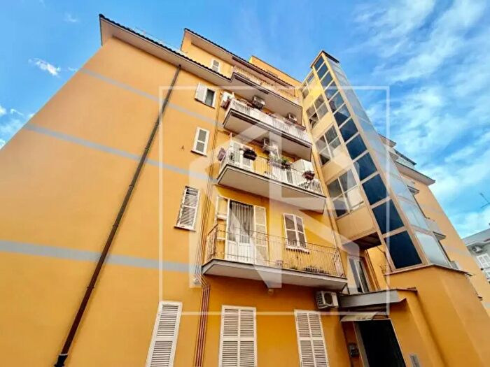 Appartamento trilocale in vendita in Via degli Armenti, Roma