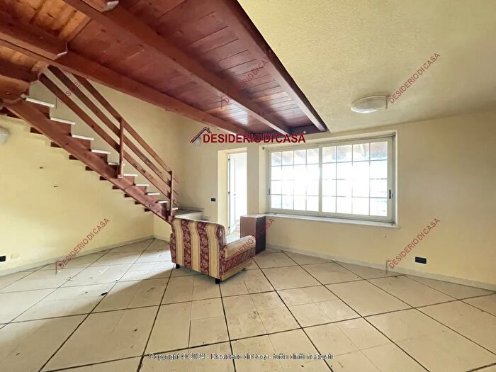 Appartamento trilocale in vendita in Campofelice Di Roccella