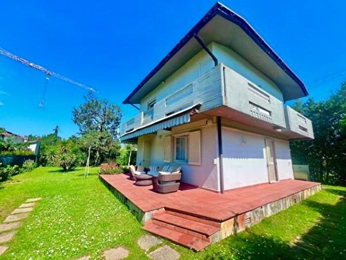 Casa con 6 locali in affitto in Forte Dei Marmi