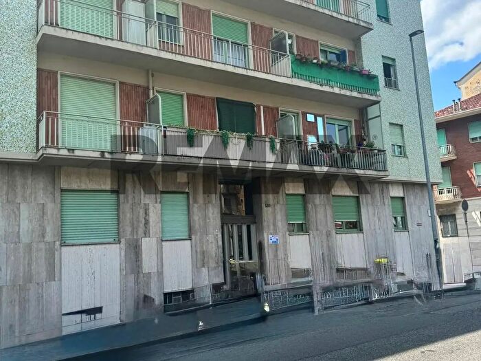 Appartamento trilocale in vendita in Via Sempione a, Torino