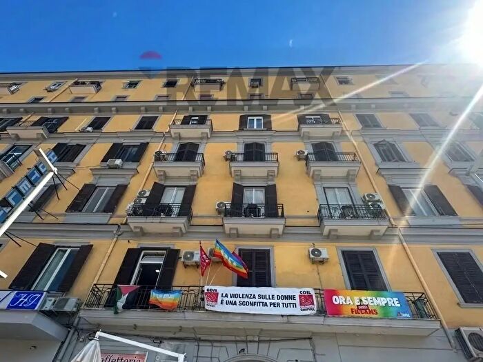 Appartamento quadrilocale in vendita in Piazza Garibaldi, Napoli