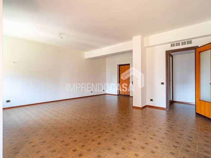 Appartamento quadrilocale in affitto in Viale Croce Rossa, De Gasperi Croce Rossa, Palermo