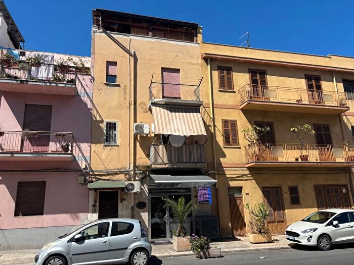 Appartamento bilocale in vendita in Via Emiro Giafar, Palermo