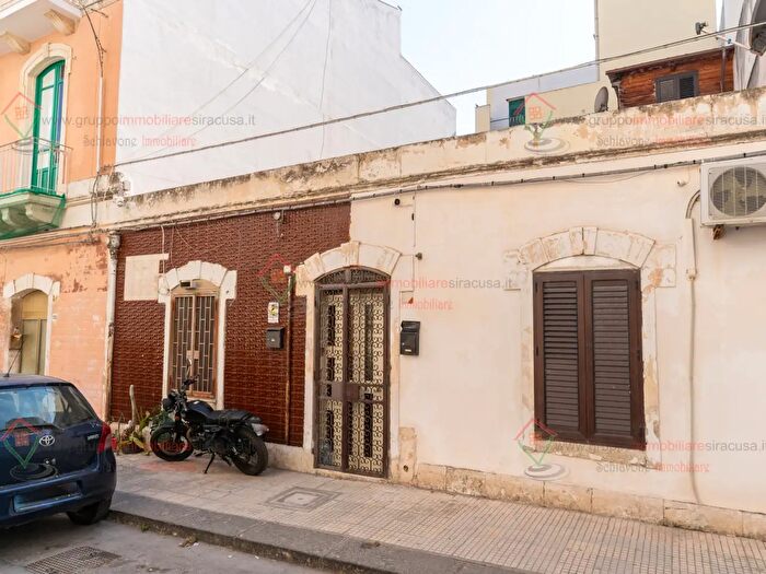 Casa quadrilocale in vendita in Siracusa