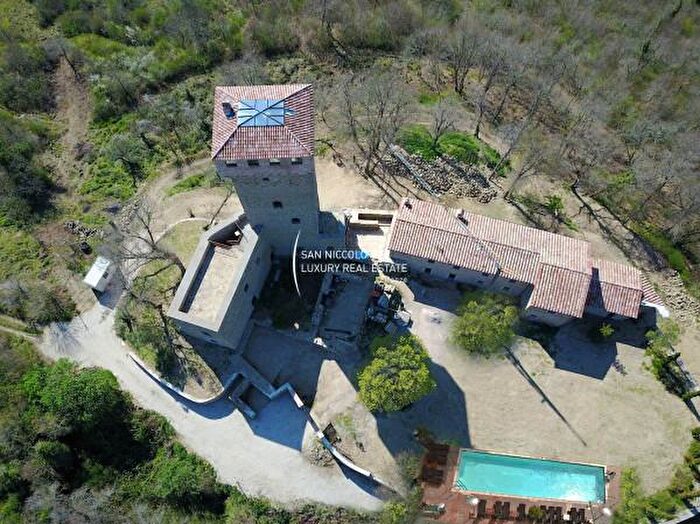 Casa con 6 locali in vendita in Via San Crispolto, Passignano Sul Trasimeno