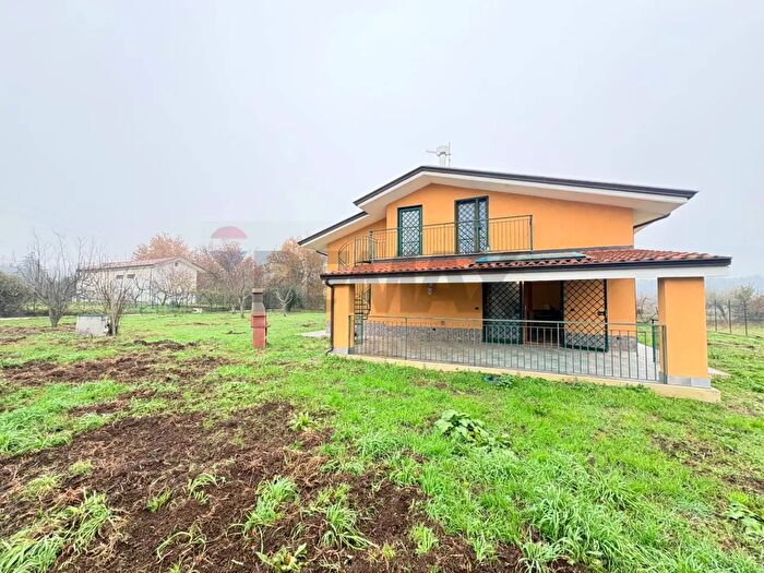 Casa con 6 locali in vendita in Via Rocchi Snc, San Martino Valle Caudina