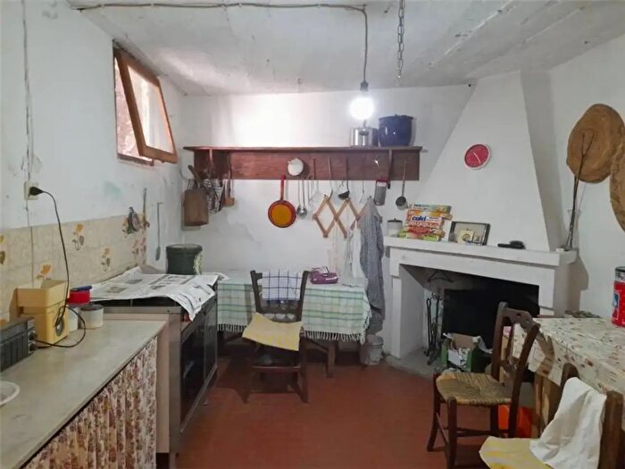 Casa con 7 locali in vendita in Ghilarza