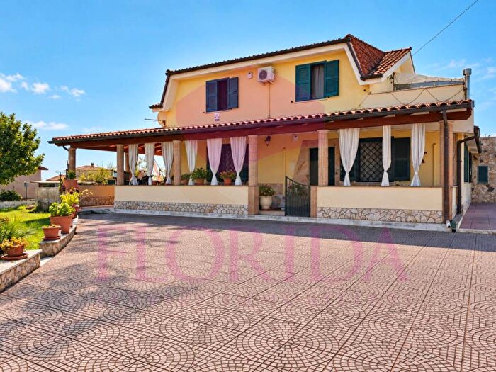 Casa con 6 locali in vendita in Via della Castagnetta, Castagnetta Strampelli, Ardea