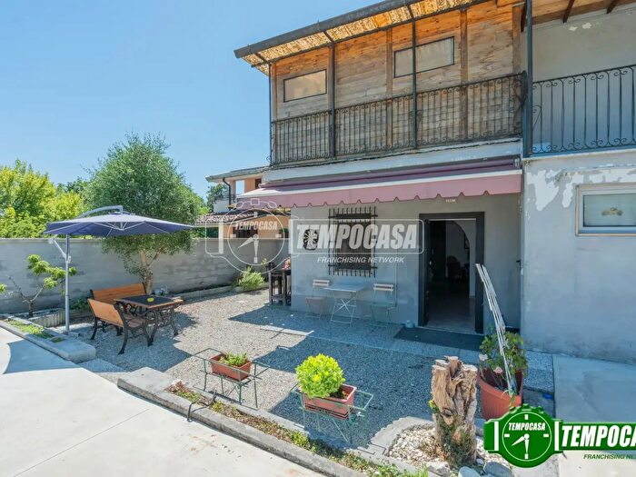 Casa con 5 locali in vendita in Via San Allende, Locate Di Triulzi