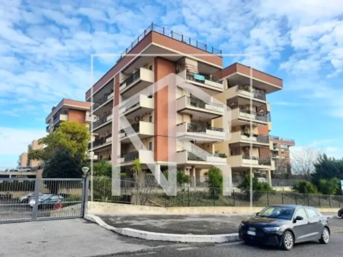 Appartamento trilocale in vendita in Via Felice Corini, Roma