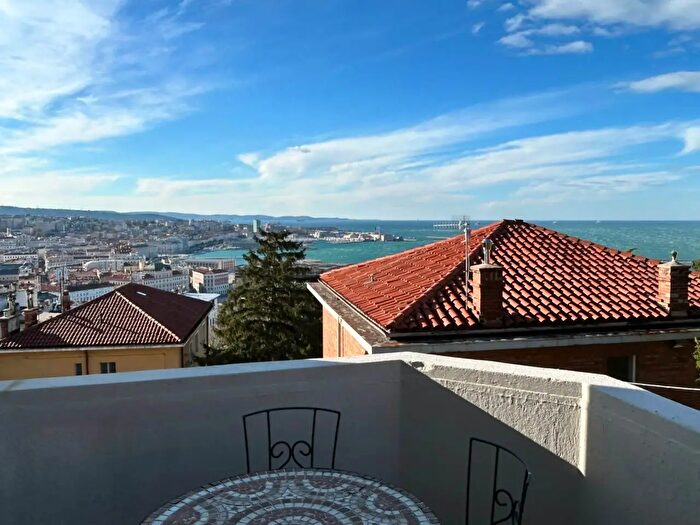 Casa con 8 locali in vendita in Trieste