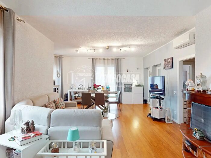 Casa con 6 locali in vendita in Via Palmiro Togliatti, Pantigliate