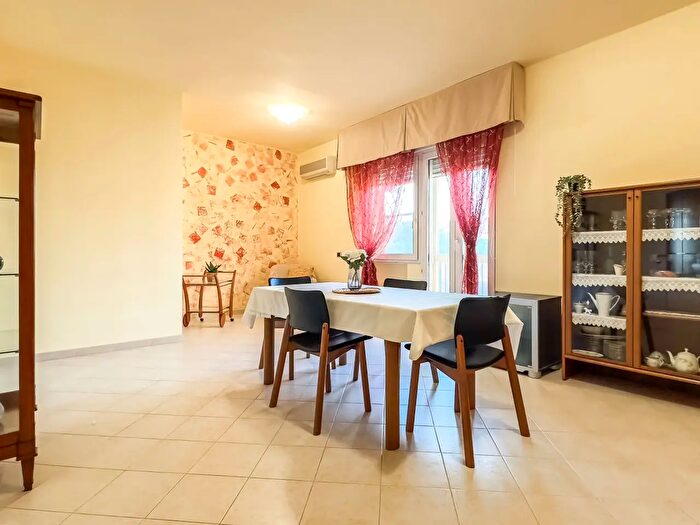 Appartamento con 5 locali in vendita in Piazza Massimo dAzeglio, Cagliari